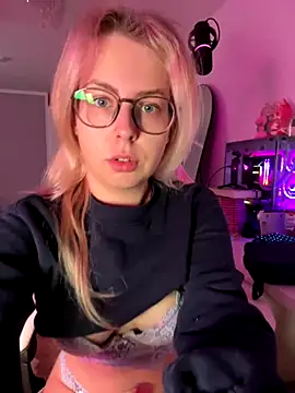 Livewithlucy online show from October 30, 7:44 am