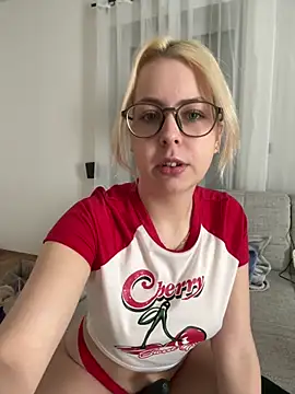 Livewithlucy online show from February 18, 8:24 am