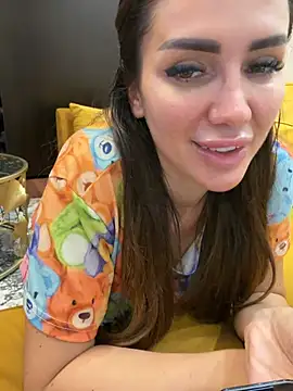 JustinneJade online show from January 14, 6:40 am