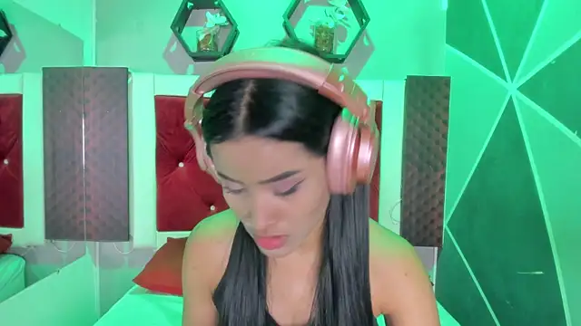 Karoll014 online show from December 17, 12:31 pm