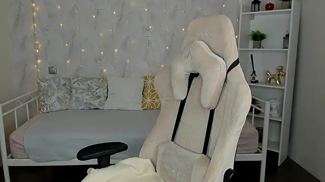 Polly  Cutie online show from October 12, 5:43 am