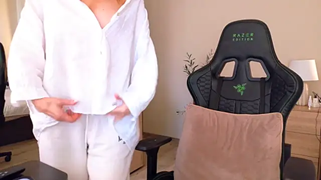 joycesilver online show from April 7, 9:33 am