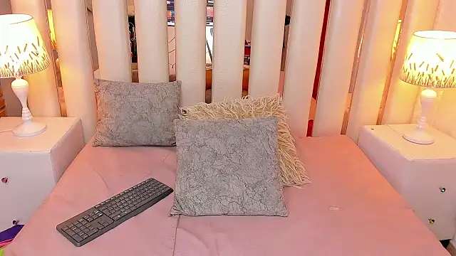 EmmyCruzZ online show from March 14, 7:59 pm