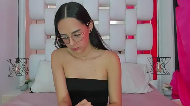 EmmyCruzZ online show from October 2, 7:08 pm