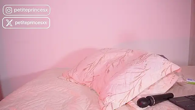 petitevictoria online show from September 26, 10:35 am