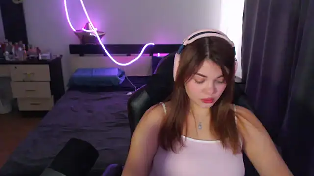 helengilmor online show from October 11, 5:56 am