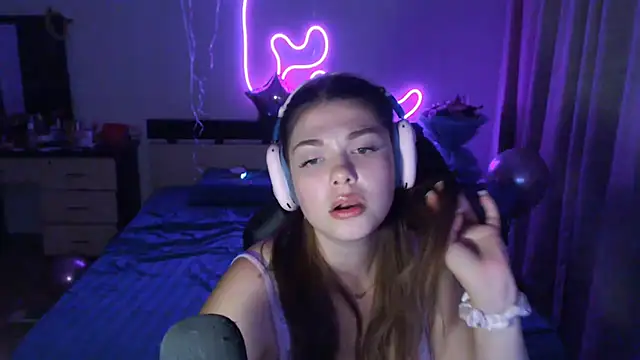 helengilmor online show from September 9, 6:30 pm