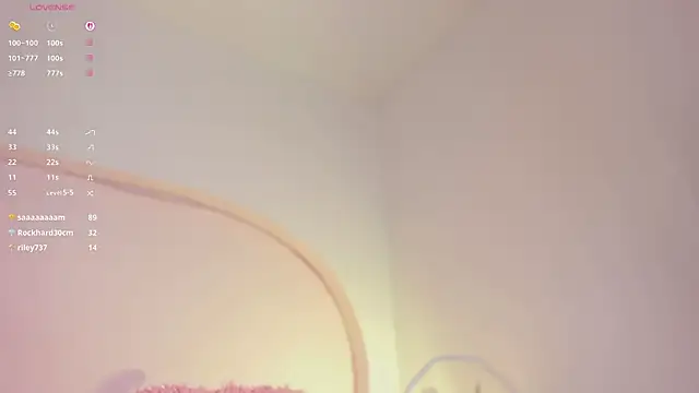 katiepeach  online show from September 21, 2:49 pm