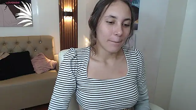 xlunna online show from October 15, 8:00 pm