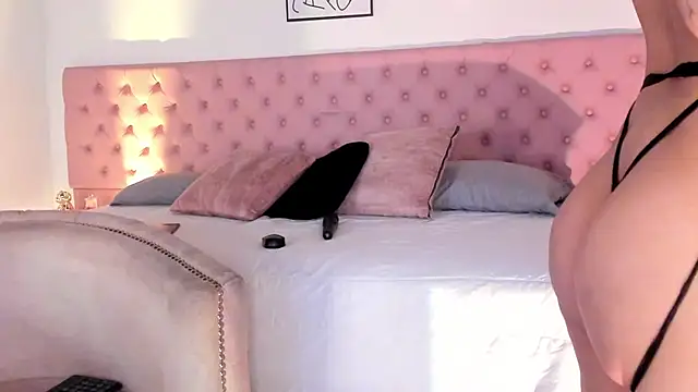 Dapnne  online show from November 14, 1:11 pm