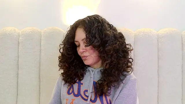 Juliabadlee online show from April 17, 12:02 am