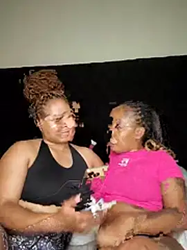 R-thequeen online show from February 19, 10:30 pm