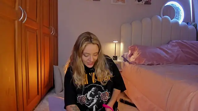 martinaaricci online show from January 6, 5:38 pm