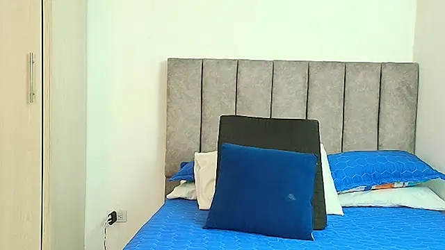 karina lewis  online show from September 15, 4:10 am