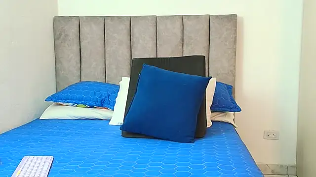 karina lewis  online show from September 11, 4:24 am