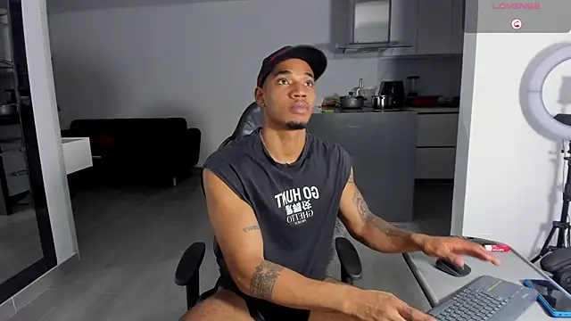 TROYWESLY- online show from May 28, 11:46 pm