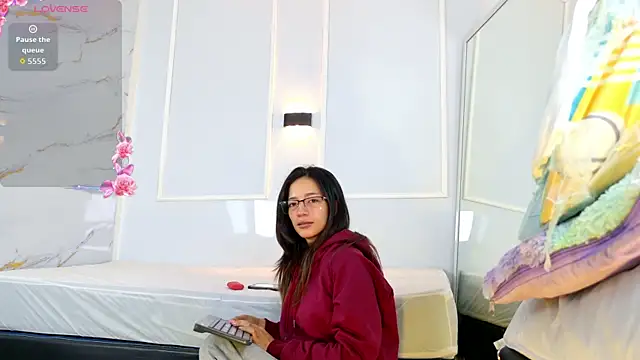 zorravioletta1 online show from April 12, 11:57 am