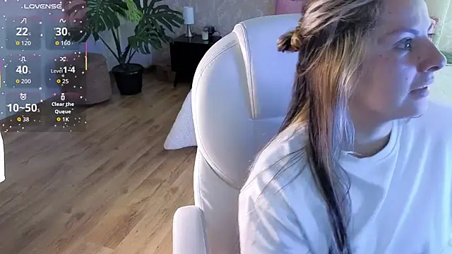 brandy sweet  online show from September 14, 11:19 am