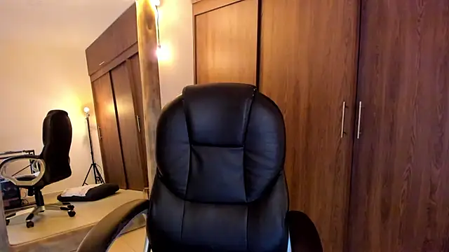 alikahouston4 online show from September 12, 4:02 am