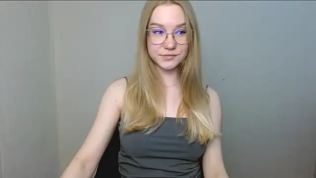 cindi hot online show from April 4, 3:33 pm