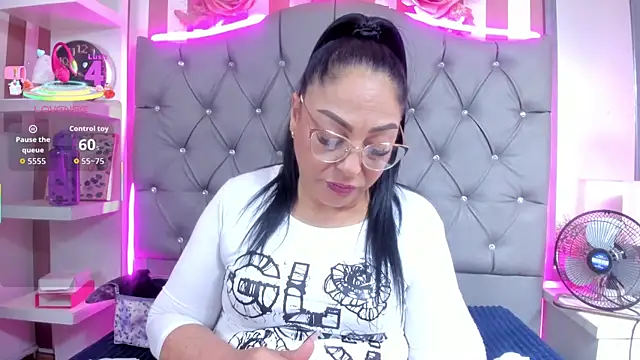 Gina Myers online show from November 9, 12:45 pm