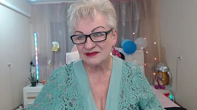 KayleSmoll online show from October 1, 6:35 pm