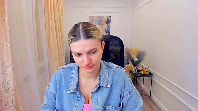 SelenaeMoore online show from June 21, 3:54 am