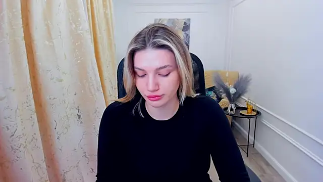 SelenaeMoore online show from July 13, 4:13 am