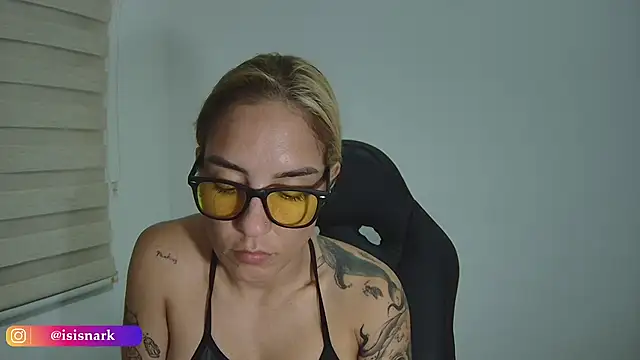 ValkyriaRose online show from November 28, 10:57 pm