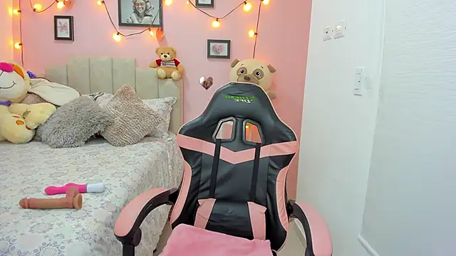 emilyharrix online show from September 24, 9:14 pm