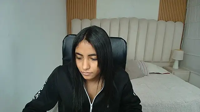 shaneelle online show from March 17, 5:44 am