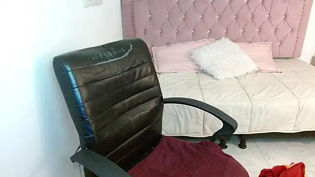 shaneelle online show from December 2, 7:10 am