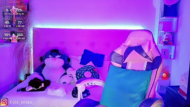 Kylie brokee online show from March 31, 9:26 pm