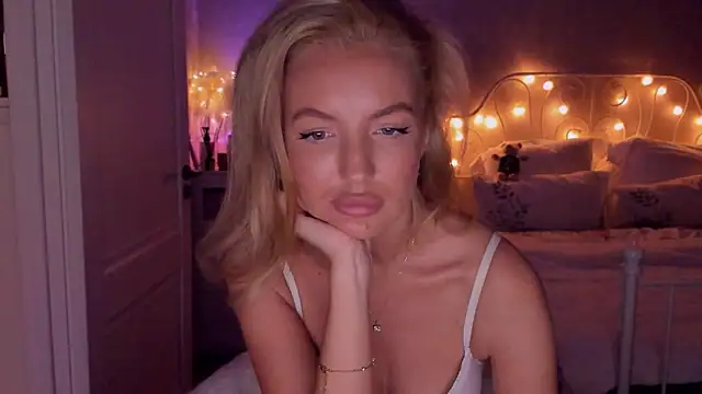 aestetick online show from October 16, 3:03 pm