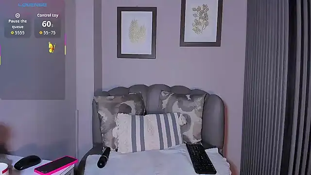 Nahiajhonson  online show from October 4, 1:39 pm