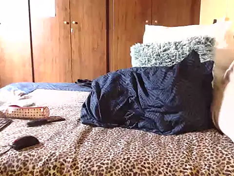 LONGBLKCLIT36 online show from April 11, 11:03 am