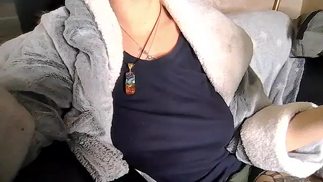 indie-rayne online show from January 8, 2:21 pm