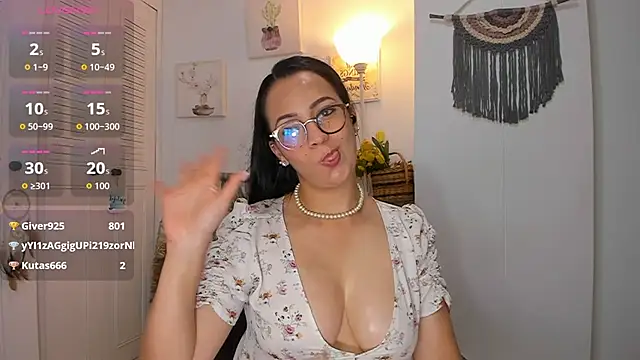 anaruiz  online show from May 16, 2:03 am