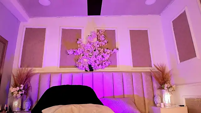 queen satin online show from January 15, 8:20 am