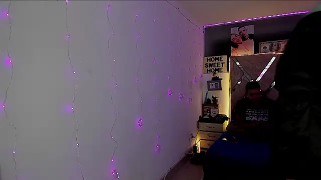 parejacaliente20154 online show from February 16, 11:10 am