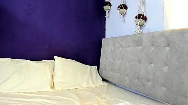 Leamonroe   online show from October 11, 4:10 pm