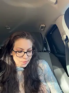 BeautifulMesss online show from November 20, 4:30 pm