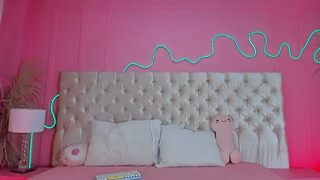 Julieta Cortes   online show from February 23, 12:04 pm