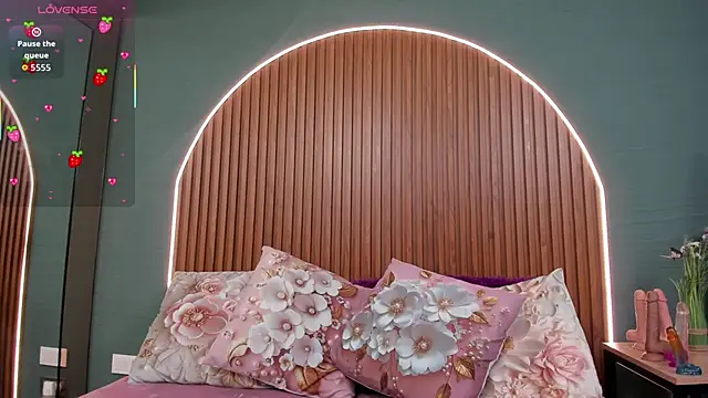 NayeCloud online show from October 9, 3:54 am