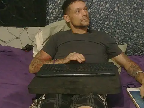 TheOneYouLove69 online show from October 22, 8:14 pm