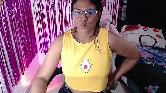 SweetAlmaa online show from April 16, 8:19 pm