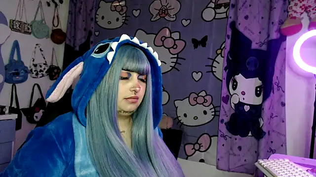 lussyevans24 online show from February 9, 7:43 am