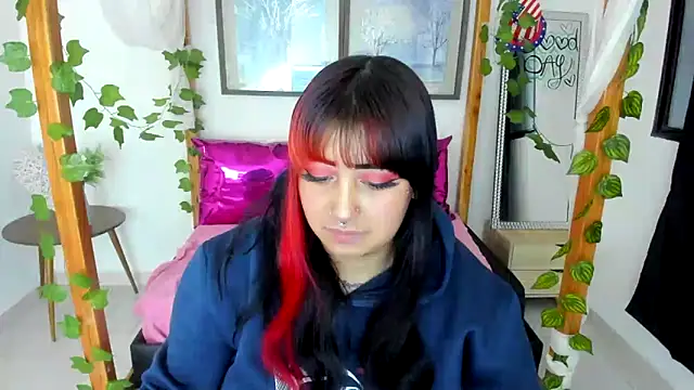 lussyevans24 online show from December 2, 7:10 am