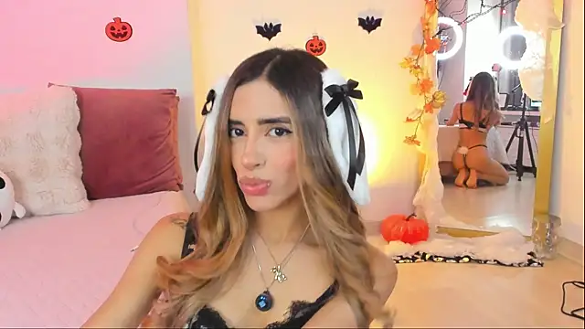 StormiRusso online show from October 22, 12:15 am