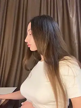 Polli Kiss online show from September 23, 6:39 pm